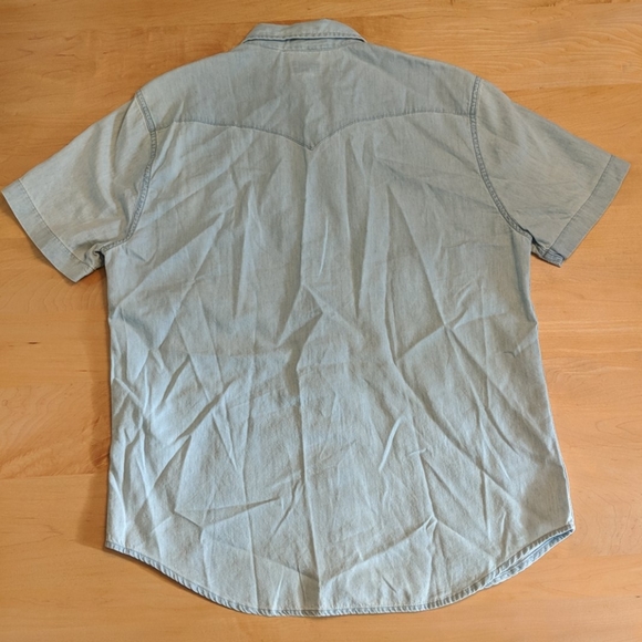 Levi's Button Up Shirt - Picture 2 of 2